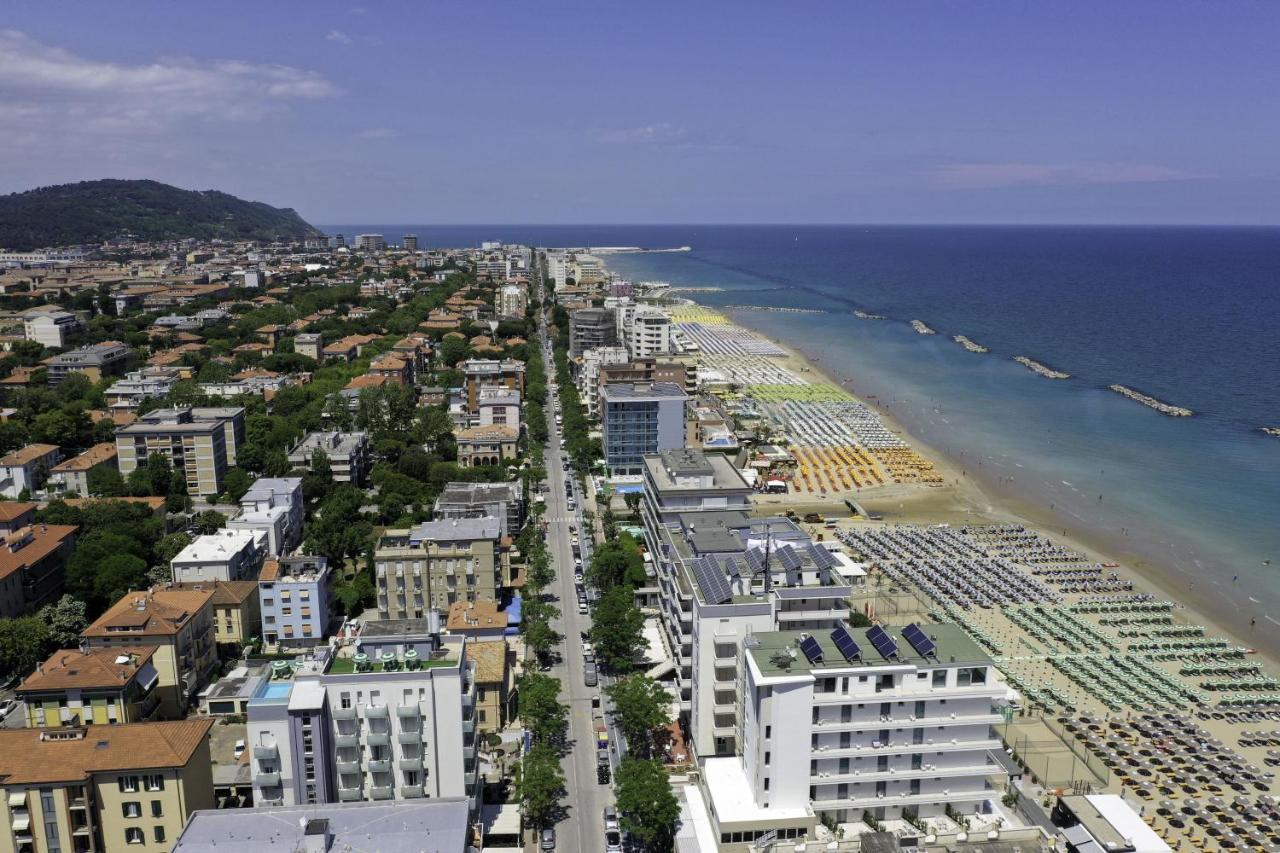 Hotel Promenade Pesaro Exterior foto