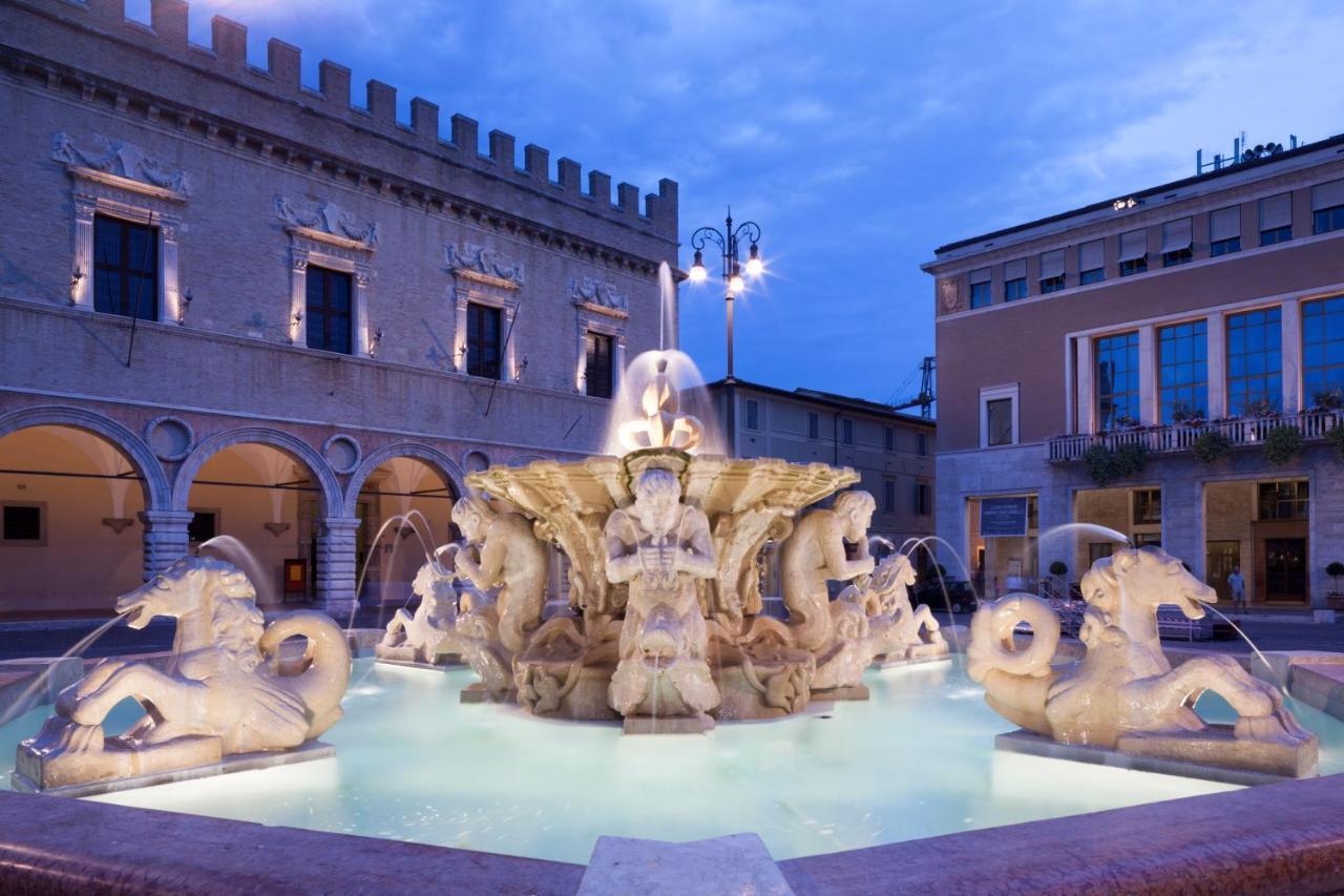 Hotel Promenade Pesaro Exterior foto