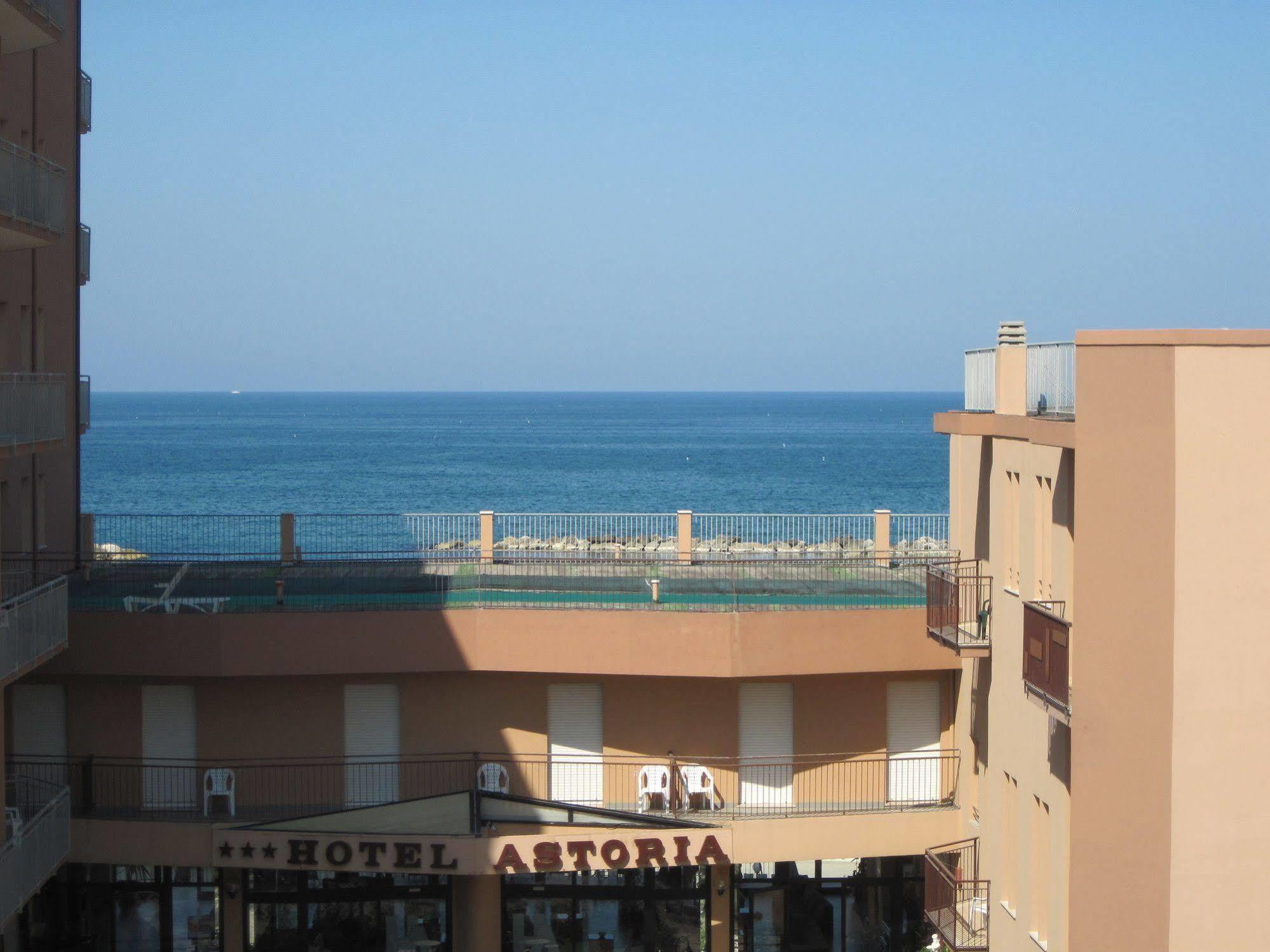 Hotel Promenade Pesaro Exterior foto